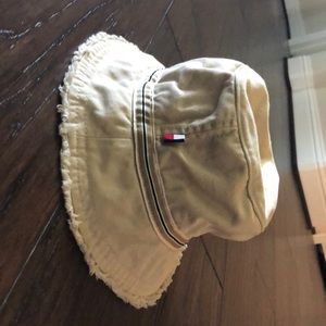 Tommy Hilfiger bucket hat